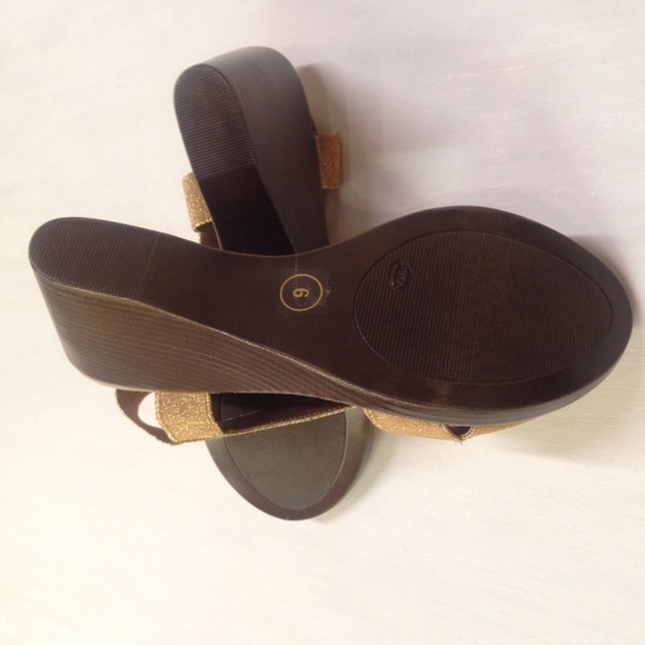 Charleston Shoe Co. Gibbes Metallic Gold Wedges - Picture 5 of 10